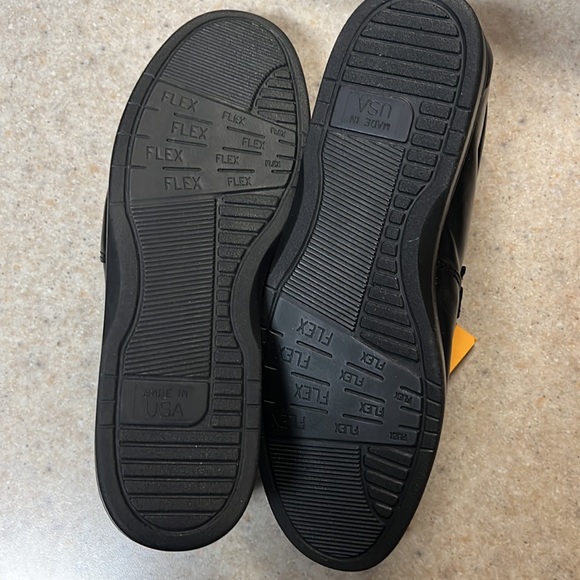 Iron Age leather steel toe work shoe, size 10 W - Picture 2 of 7